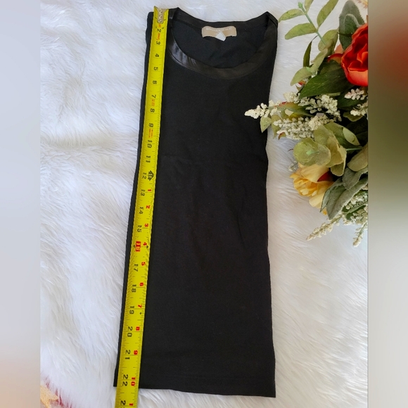 Black short sleeve top - Picture 1 of 3